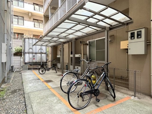 ア・ヴェーラ並木2階 駐輪場