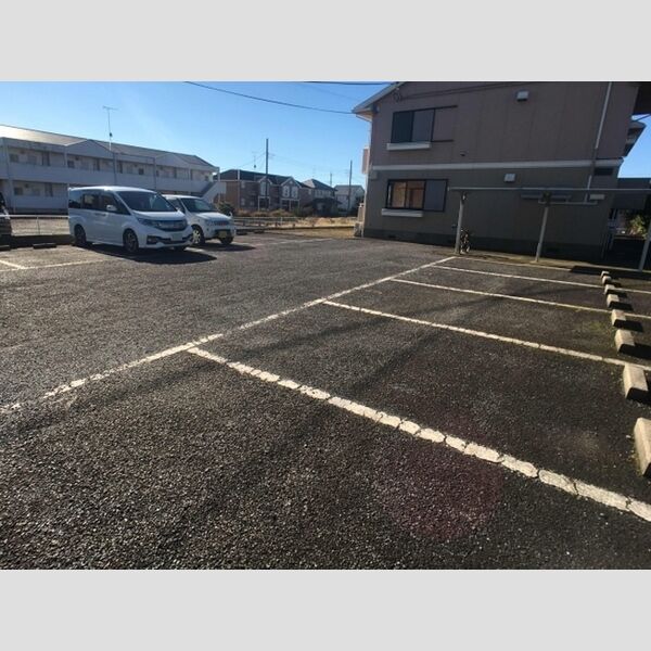 グレイスシャルム 駐車場