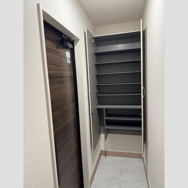 セレスティア細田B シューズクローゼット