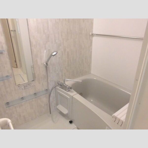 Alfieri102号室 浴室　追い焚き給湯付