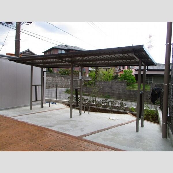 コモド201号室 駐輪場