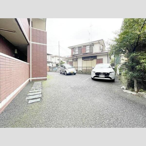 鶴寿館 駐車場