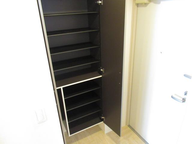 イーストガーデン202号室 玄関収納