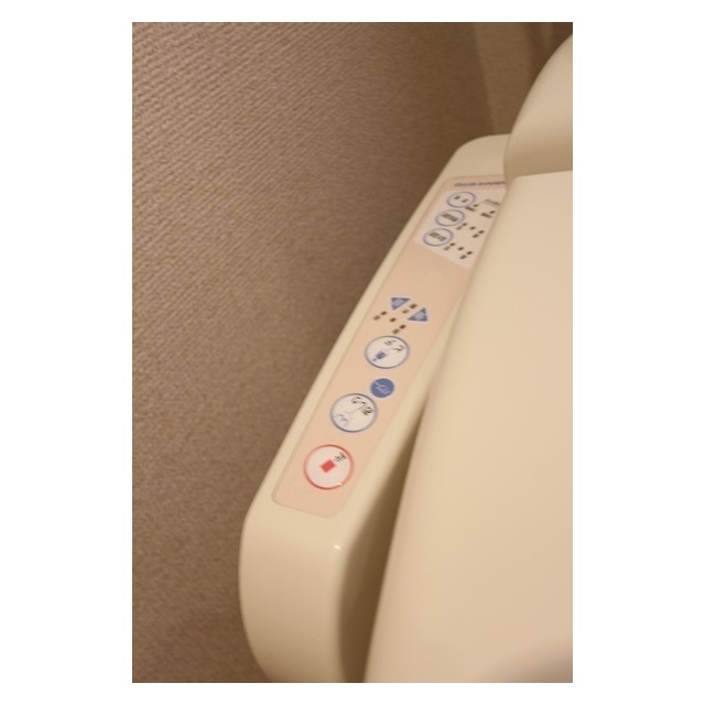 エアル湘南206号室 温水洗浄便座