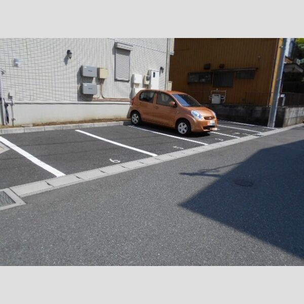 アルテール 駐車場
