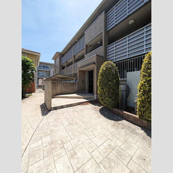 ウィスタリア　F エントランス