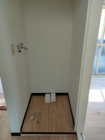 東道野辺小泉邸 洗濯機置場