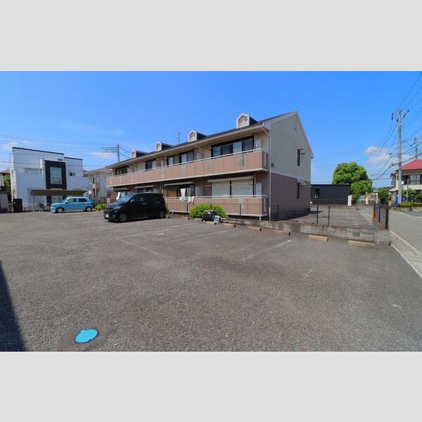 ヒルズ三橋 駐車場