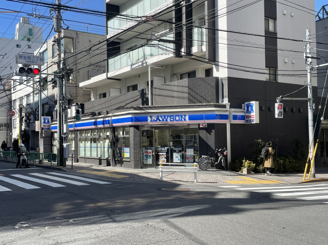 w/FLUFFY中野坂上401号室 ローソン 中野新橋店(コンビニ)まで408m