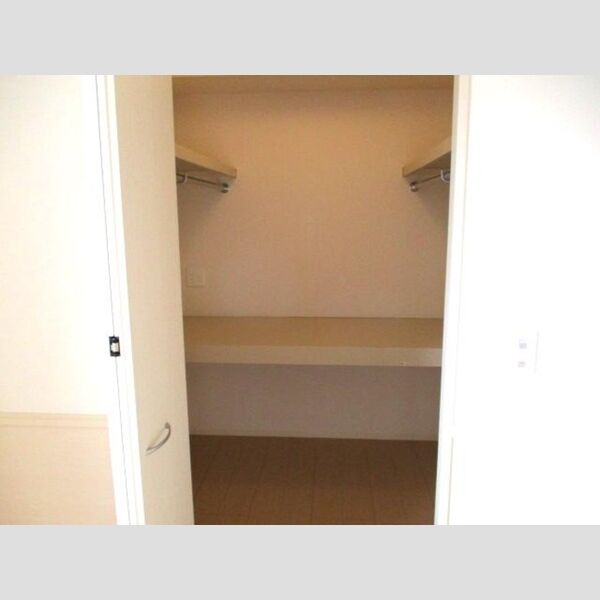 ゼルコバリーフ ウォークインクローゼット