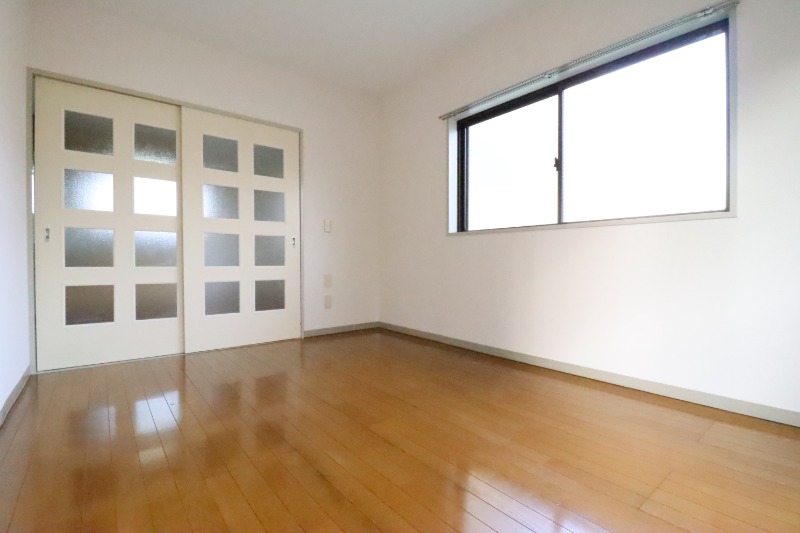 ルーチェ　三ッ藤1階 洋室！