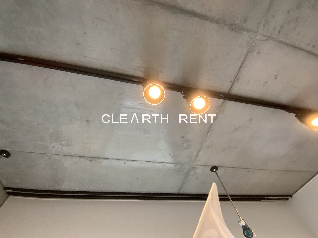 ＧＲＡＮ ＰＡＳＥＯ 島津山Ｅａｓｔ2階 ライティングレールの間接照明