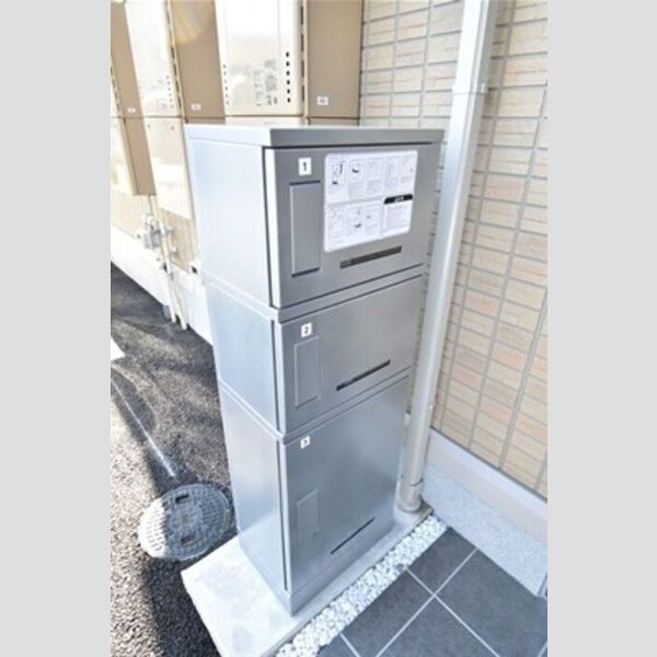 D-room浜町102号室 宅配ボックス