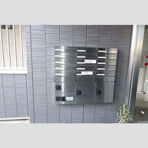 パティーナ106号室 集合ポスト&宅配ボックス