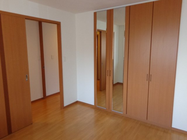 ＥＶＥＲ　ＳＨＩＮＥ　ＳＨＯＮＡＮ 洋室