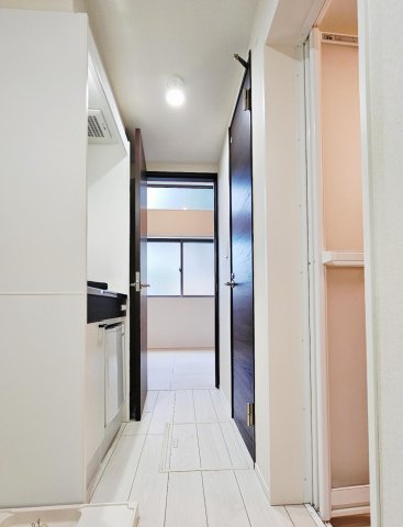 アーヴェル元住吉Ⅱ205号室 清潔感のある明るい廊下です。