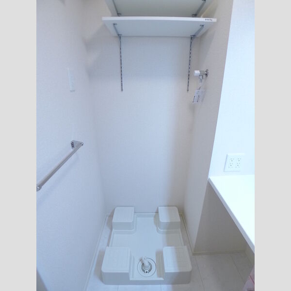 エヴァーラスティング千葉210号室 洗濯機置場