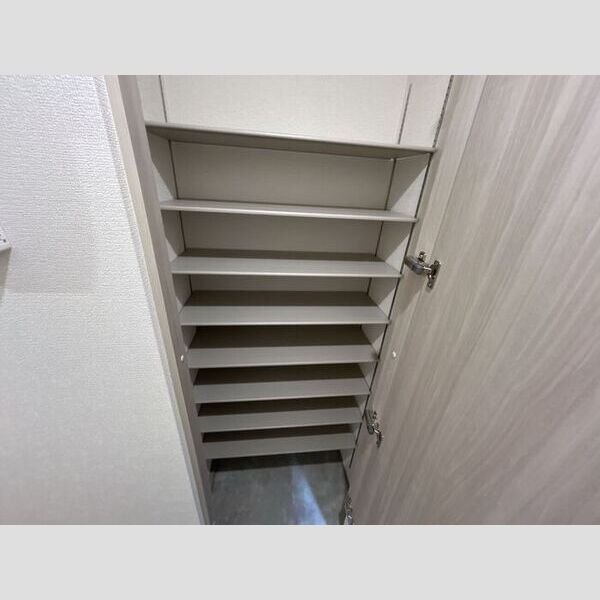 D-ROOM寺町203号室 玄関