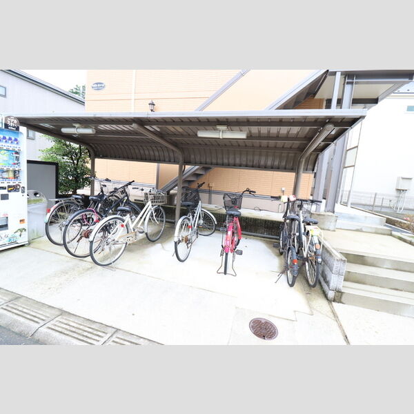 めぞん モナリエ102号室 駐輪場