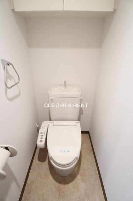 パレステュディオ新宿パークサイド10階 吊戸棚・ウォシュレット付きトイレ