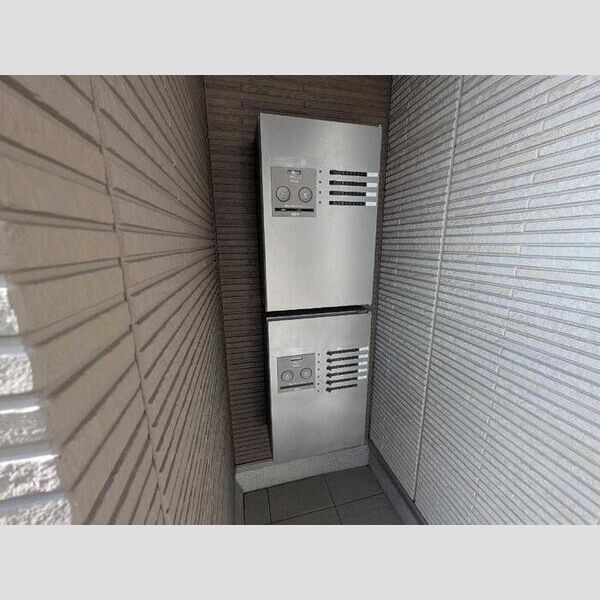 エスポワール東糀谷202号室 宅配ボックス