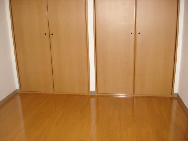 シャイニングｉｎ青葉Ⅱ 洋室２