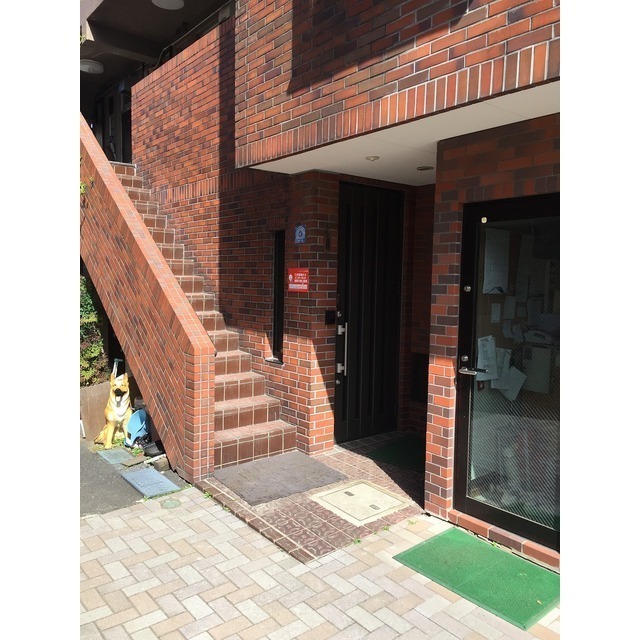 絹山ビル302号室 エントランス