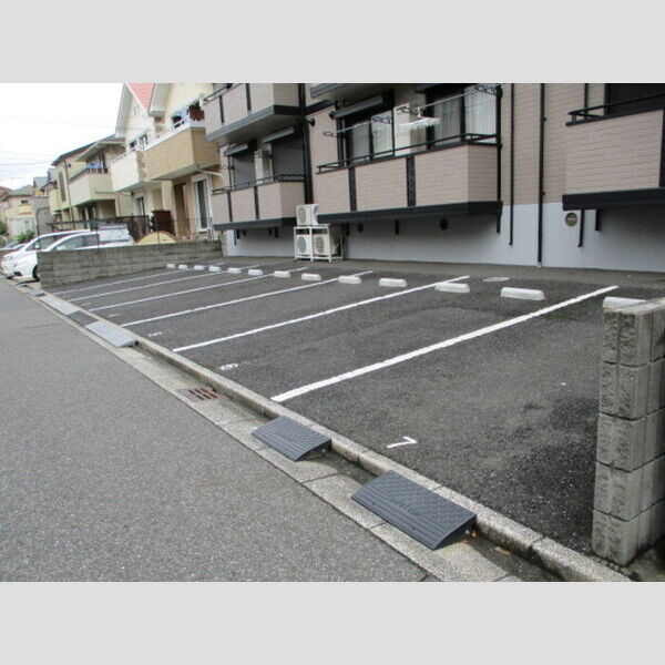 コーポ小倉　B 駐車場