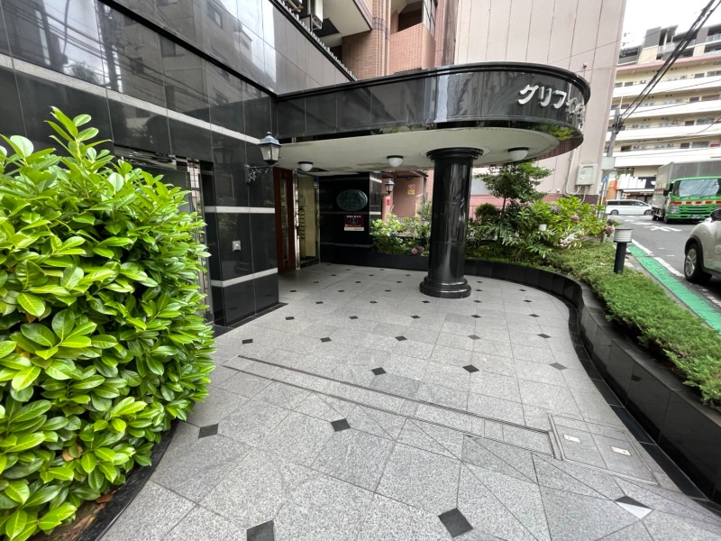 グリフィン横浜・反町公園弐番館 エントランス