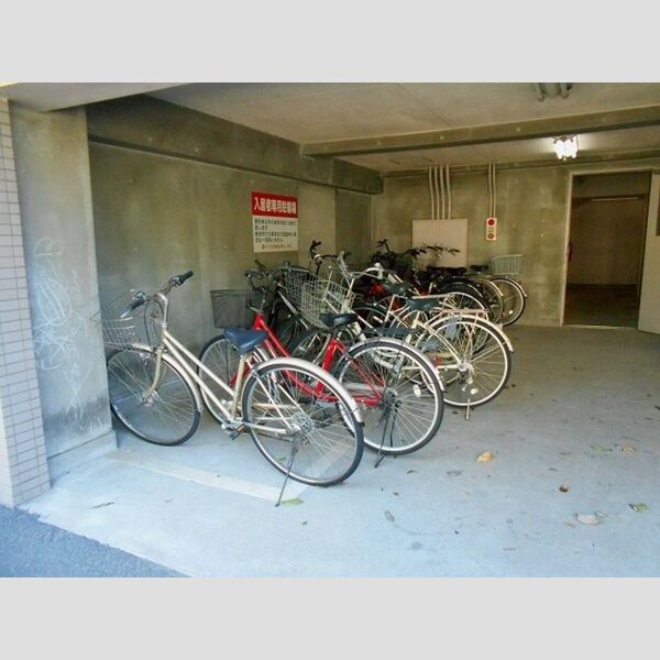 アベニールクニヤ 駐輪場