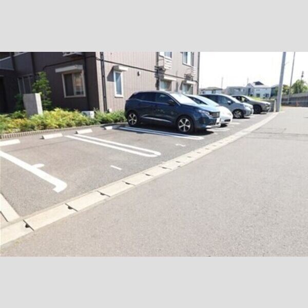 WEST COURT 結103号室 駐車場