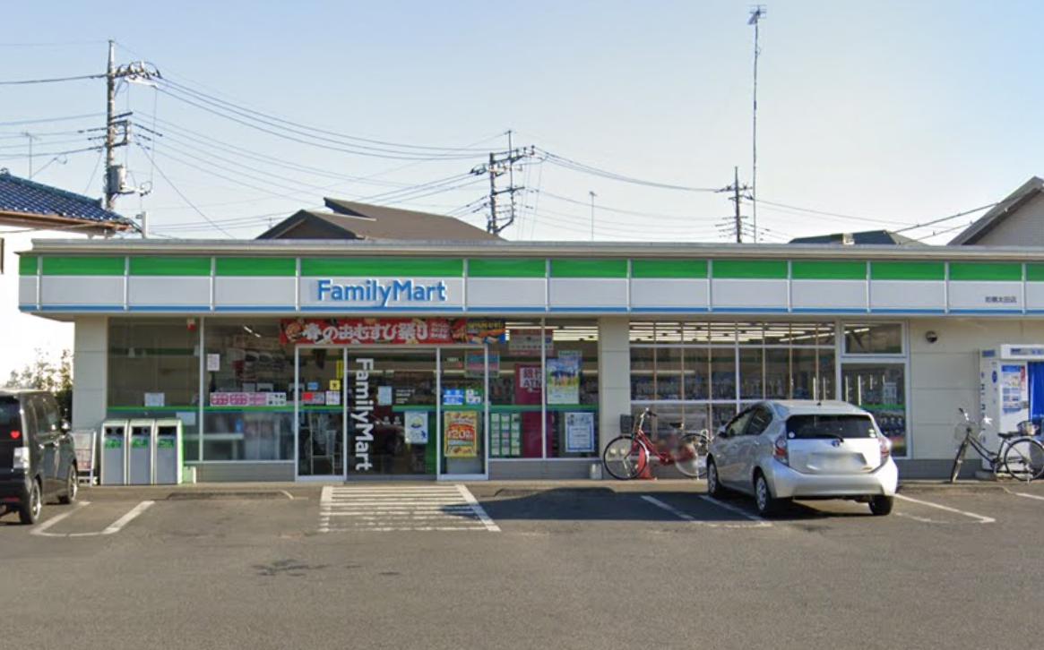 樹と碧のリトリート 【コンビニエンスストア】ファミリーマート 岩槻太田店まで483ｍ