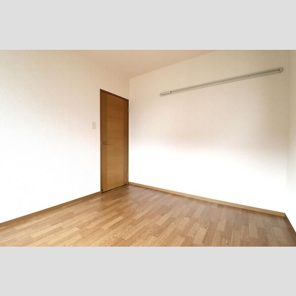 モービルガーデン山田　壱番館102号室 洋室