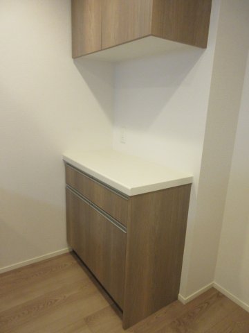 びゅうリエット横浜平沼802号室 キッチン収納　※別号室の参考写真です(現況優先・仕様違いの場合あり)