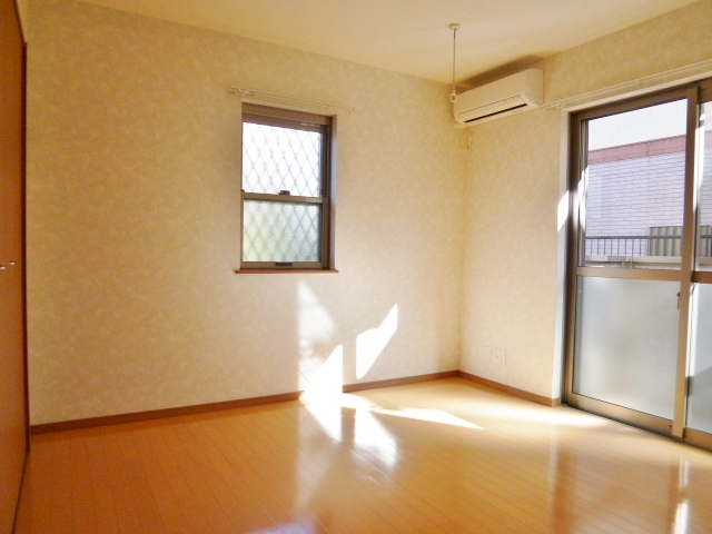 プレミア0104号室 東向き・２面採光の洋室。