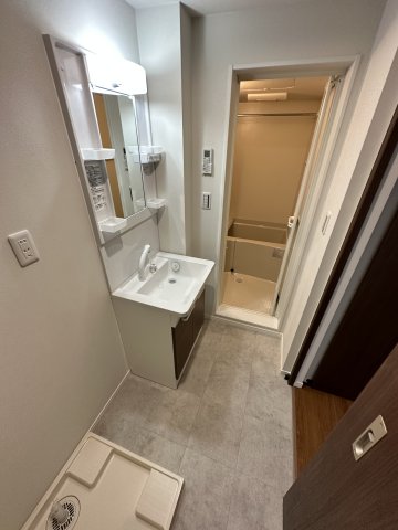 ベイルーム厚木幸町 洗面所に独立洗面台・トイレ・室内洗濯機置場があります！