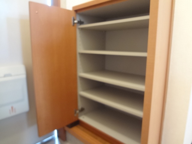 グレース吉岡0205号室 下駄箱