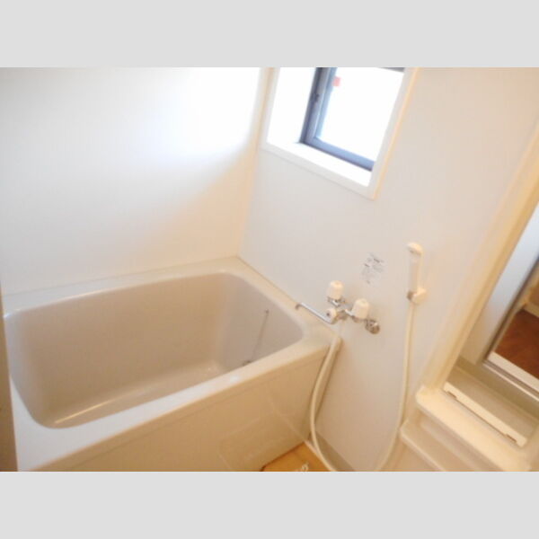 ヴィラ・メルベーユ　Ⅱ101号室 追い焚き給湯機能付き浴室(小窓付)