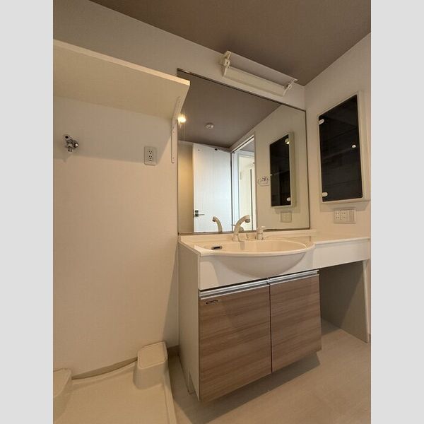 カーサ鈴302号室 302号室洗面所