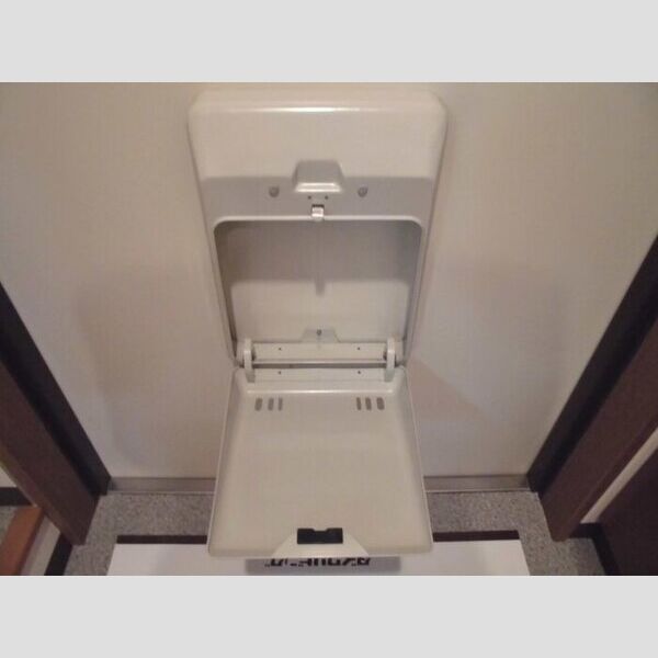 リビングタウン厚木207号室 玄関ポスト