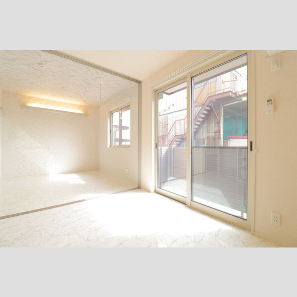 レジデンス　Ⅲ リビング・洋室