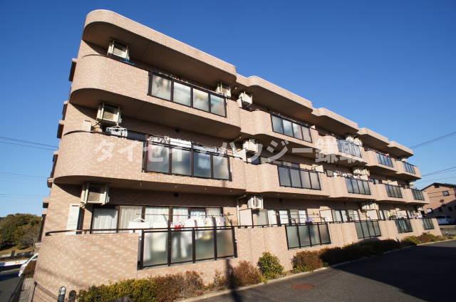 ラフィーネ・なかにし 目の前は駐車場で日当りいいです。