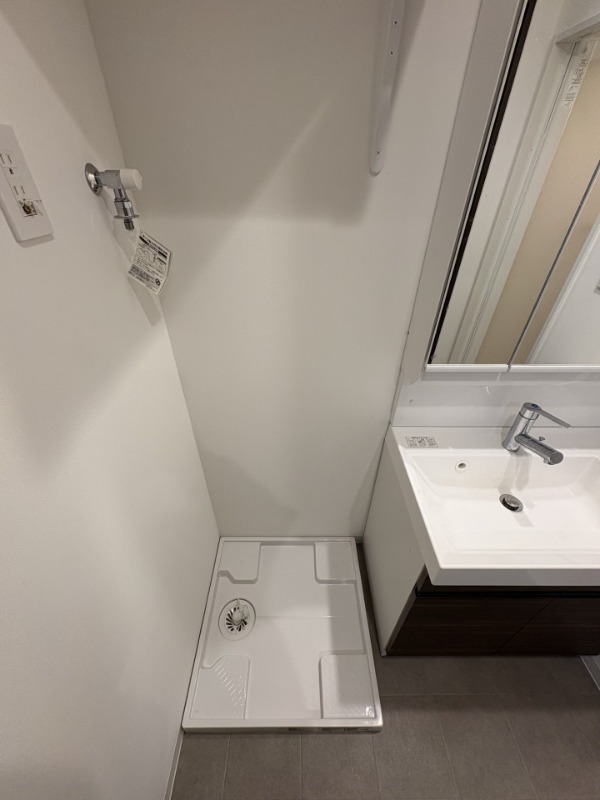 ＬＯＣ’Ｓ　ＭＵＳＡＳＨＩＮＡＫＡＨＡＲＡ3階 洗濯機置き場