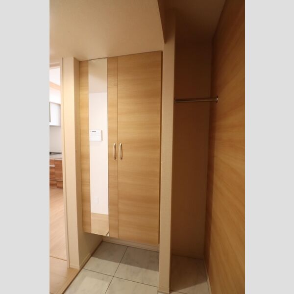 メゾンヴィクトワール梶ヶ谷206号室 玄関