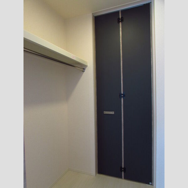 R.ザウバーⅡ　A棟102号室 収納