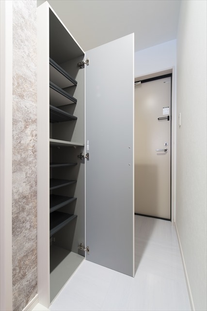 シャルマン港町 玄関