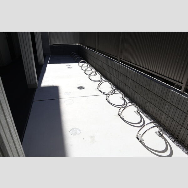 エンペラー　A303号室 駐輪場