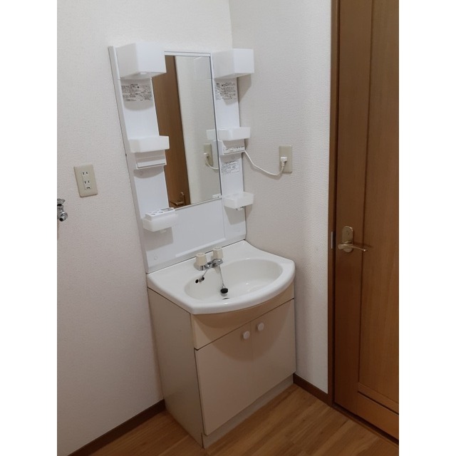 マロンクラッセＥ棟0101号室 独立洗面台