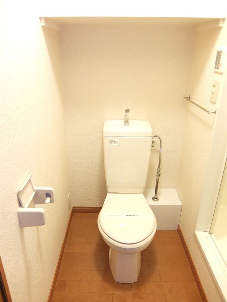 レオパレスコンフォートウッズⅡ204号室 バス・トイレ別です