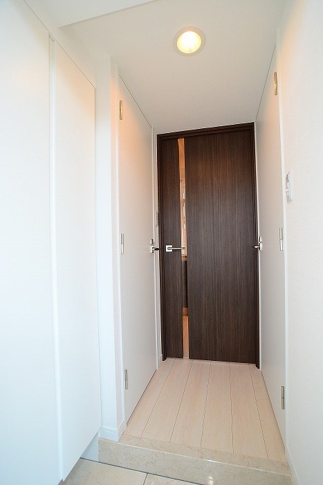 グランドコンシェルジュ三宿アジールコート1階 玄関